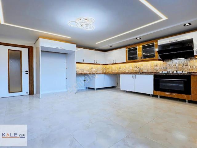 Escule Avm Dibi Acil Satılık 3+1 Ara Kat !