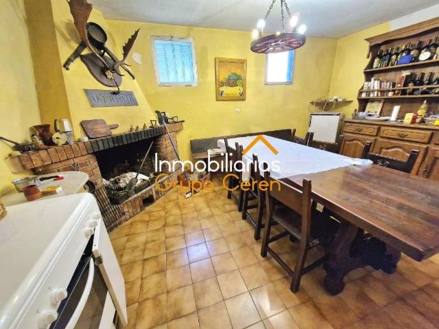 ESCAPATE A ESTA AMPLIA CASA IDEAL PARA LOS FINES DE SEMANA AL LADO DE LA PLAZA Y EN PLENO CAMINO DE SANTIAGO