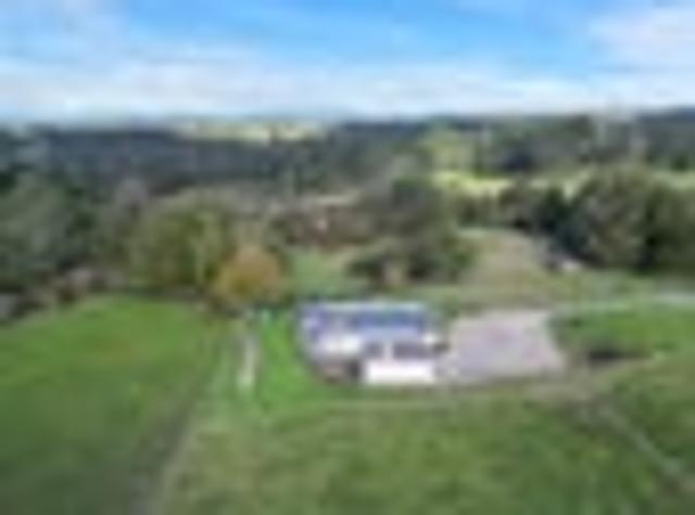 Escape to Kaharoa Modern Living, Country Freedom