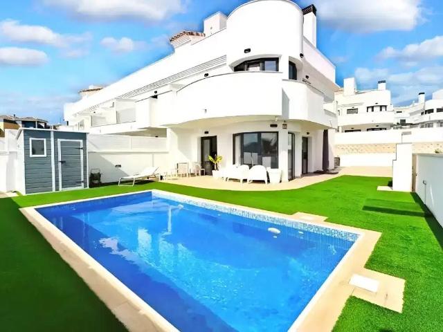 Escápese a su casa de ensueño en la encantadora ciudad de Fi. 175m² Finestrat