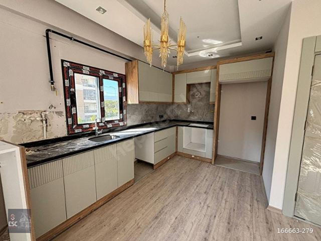 ESC'DEN 75. YIL'DA 3+1 AMERİKAN MUTFAK SATILIK DAİRE ESC2425A