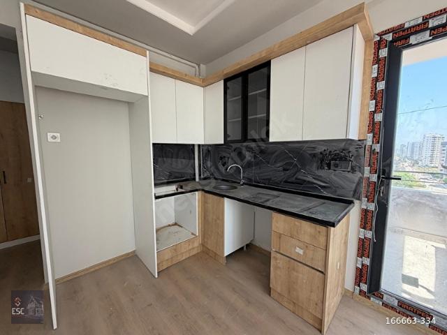 ESC'DEN AKDENİZ MAH'DE GENİŞ OTURUMLU 1+1 KİRALIK DAİRE ESC2582