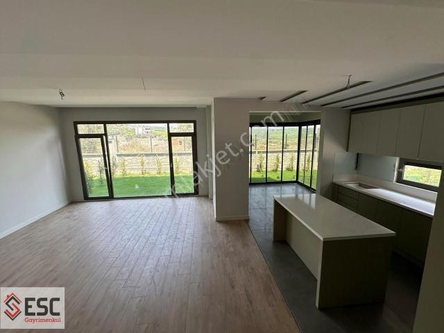 Esc'den Kuyuyluk,ta 3+1 Yerden Isıtmalı Satılık Villa Esc1669