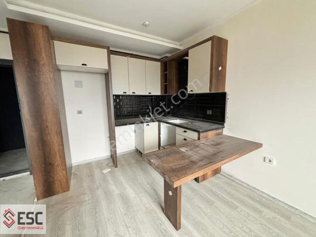 Esc'den Marka Projede 3 Bloklu Sitede 1+1 Satılık Daire Esc2458a