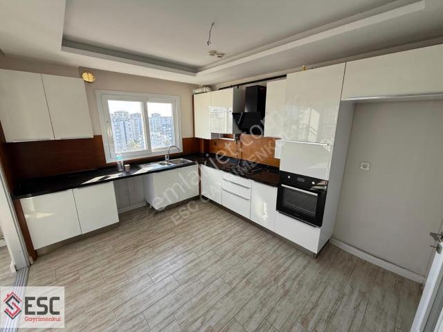 Escden Yaşardoğunun Göbeğinde Geniş Oturumlu 3,5+1 Daire Esc2576