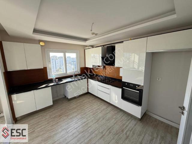 Escden Yaşardoğunun Göbeğinde Geniş Oturumlu 3,5+1 Daire Esc2576