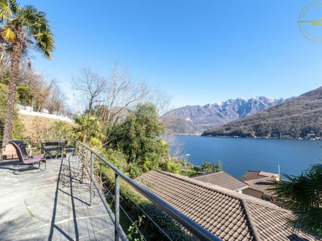 ESCLUSIVO 2.5 LOCALI VISTA LAGO CON GIARDINO E TERRAZZA