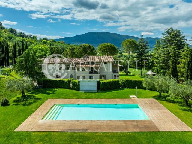 Esclusivo casale di 700 mq in vendita La Bruna di Spoleto, Italia