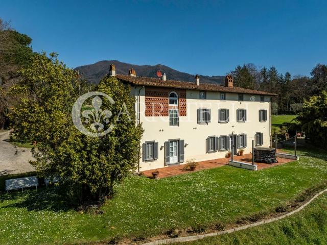 Esclusivo casale di 900 mq in vendita Capannori, Italia