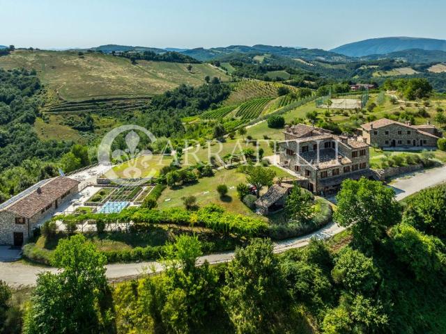 Esclusivo casale in vendita Valfabbrica, Italia