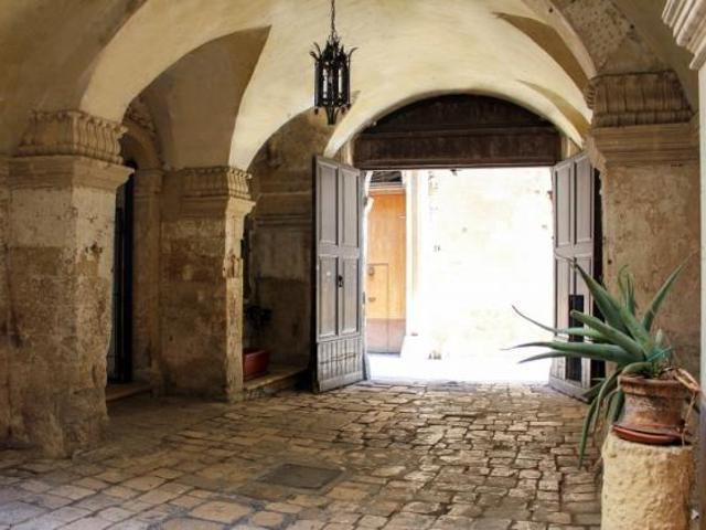 Esclusivo Appartamento d'Epoca con Terrazza Panoramica nel Cuore di Lecce Vecchia