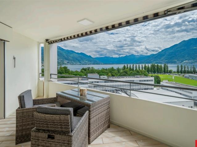 Esclusivo appartamento 2.5 locali in centro con magnifica vista lago / Exklusive 2,5 Zimmer Wohnung im Zentrum mit herrlichem Seeblick