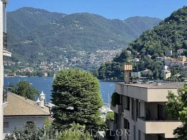 ESCLUSIVO ATTICO A COMO RIVA LAGO