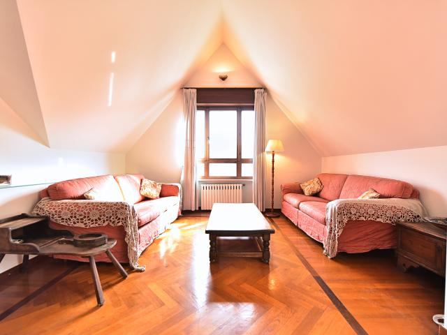 Esclusivo attico in villa