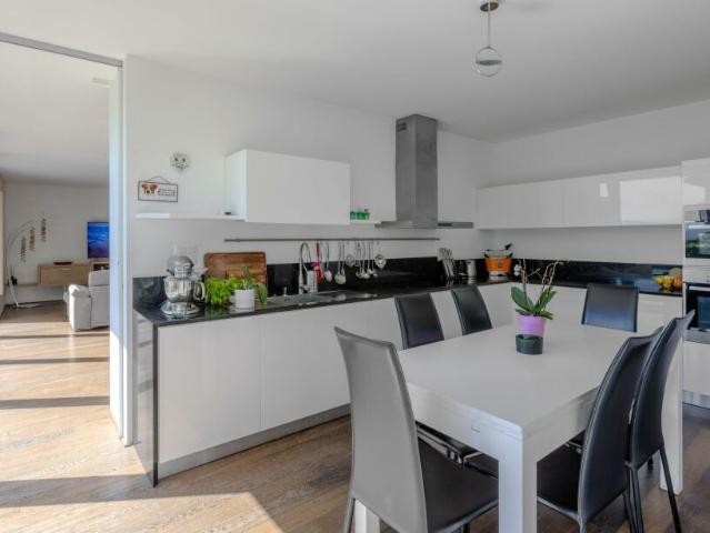 ESCLUSIVA E MODERNA VILLA 6.5 LOCALI CON PISCINA A CADRO