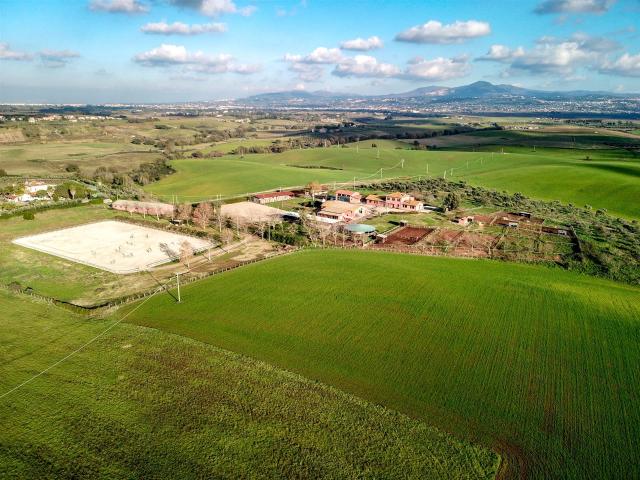 Esclusiva e Storica Tenuta di 80 Ettari con Scuderie a Roma 2761m² Rome
