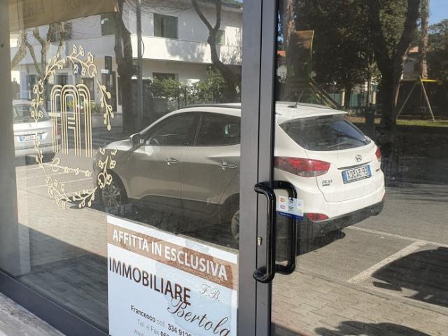 ESCLUSIVA: FORTE DEI MARMI, AFFITTASI FONDO COMMERCIALE OTTIMA POSIZIONE
