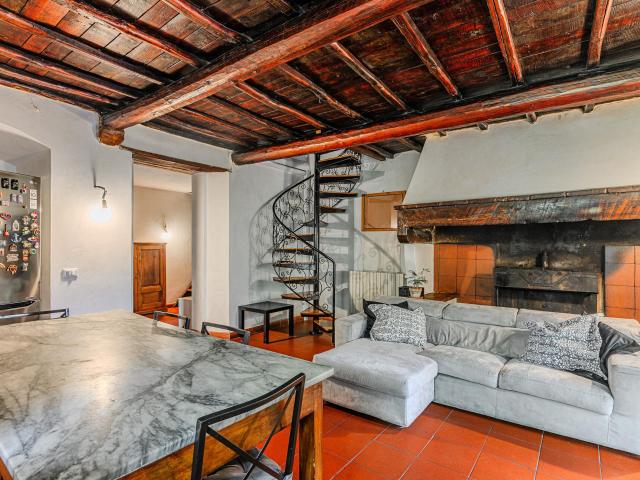 Esclusiva. Porzione di colonica immersa nel verde delle coll. 215m² Bagno a Ripoli