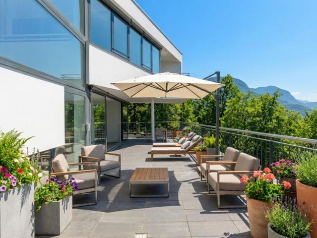 ESCLUSIVA VILLA 5.5 LOCALI VISTA LAGO CON PISCINA A CANOBBIO