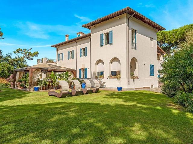 Esclusiva villa di 1100 mq in vendita Via Lungomare di Levante, Massa, Massa Carrara, Toscana