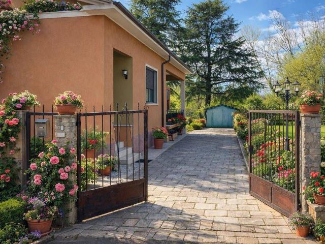 Villa in vendita Via Leonardo da Vinci, Valeggio sul Mincio, Veneto