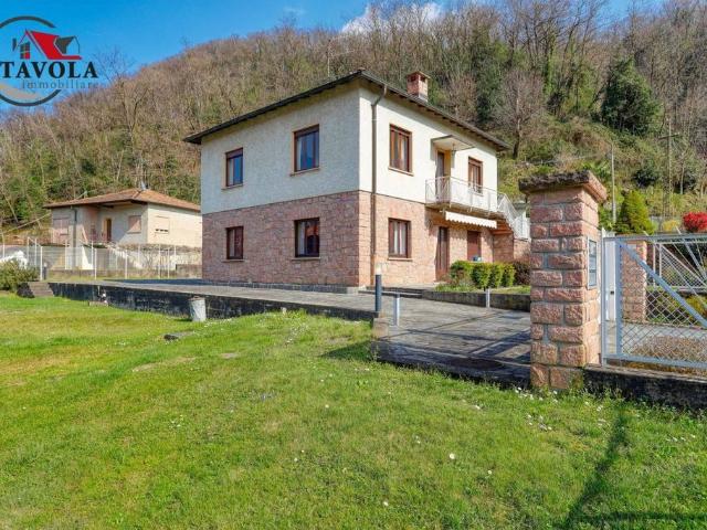 Esclusiva villa di 195 mq in vendita Via Belvedere, 11, Porto Ceresio, Lombardia