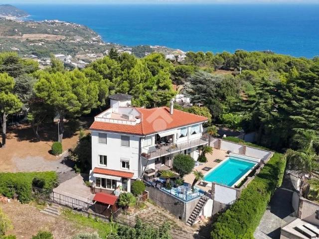 Esclusiva villa di 205 mq in vendita Strada S. Antonio, 81, Cipressa, Liguria