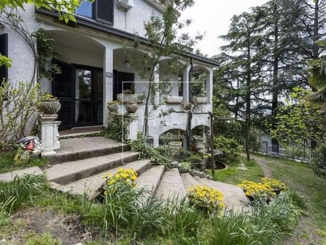 Esclusiva villa di 208 mq in vendita Gavirate, Italia
