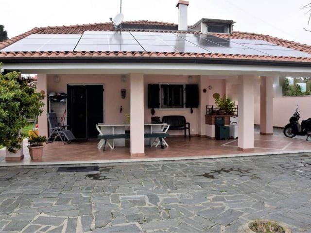 Esclusiva villa di 200 mq in vendita Carrara, Italia