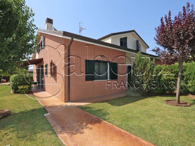 Esclusiva villa di 210 mq in vendita Ferrara, Italia