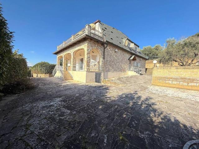 Esclusiva villa di 220 mq in vendita Genzano di Roma, Lazio