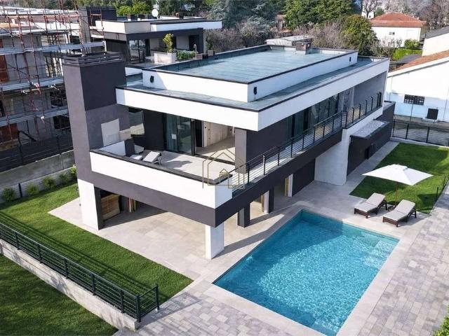 Esclusiva villa di 245 mq in vendita via pace, 1, Desenzano del Garda, Lombardia