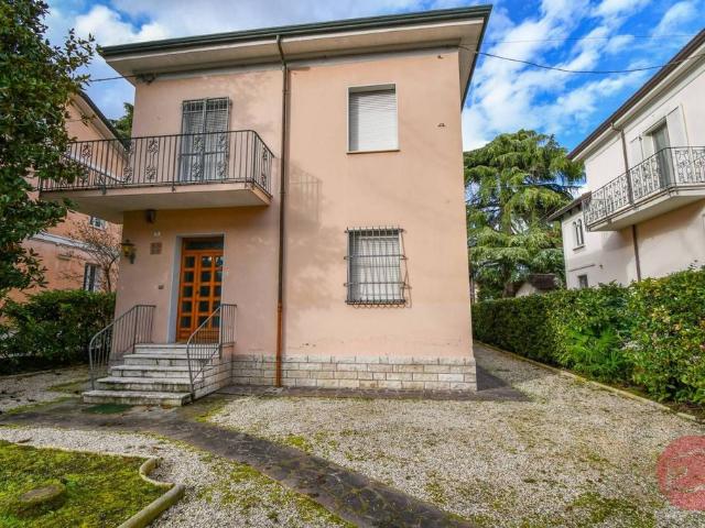 Esclusiva villa di 268 mq in vendita Viale Giosuè Carducci, Cesena, Forlì Cesena, Emilia Romagna
