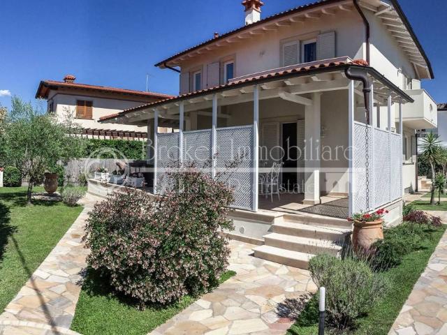 Esclusiva villa di 280 mq in vendita Via Leonardo da Vinci, 220, Pietrasanta, Lucca, Toscana