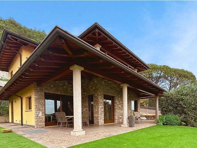Esclusiva villa di 322 mq in vendita Via Febo E Isacco Arcangeli, Sarnico, Lombardia