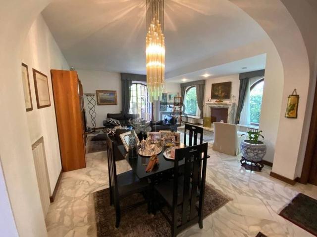Esclusiva villa di 368 mq in vendita Via Luigi Cadorna, Carrara, Toscana