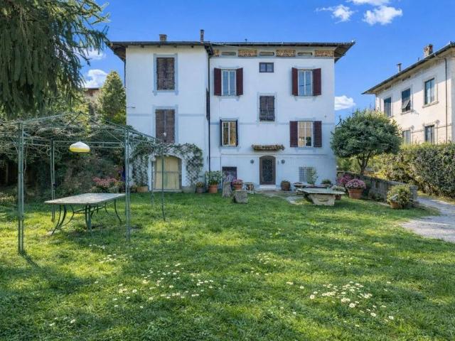 Esclusiva villa di 370 mq in vendita Via delle Ville, Lucca, Toscana