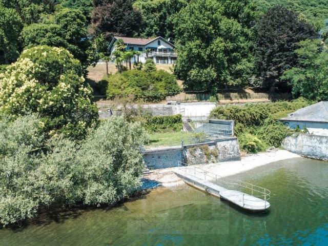 Esclusiva villa di 371 mq in vendita Ss33 del sempione 77, Belgirate, Piemonte