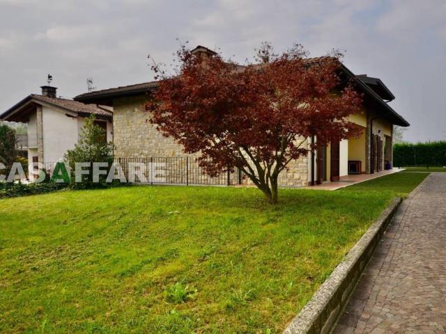 Esclusiva villa di 385 mq in vendita Via Guglielmo Marconi, Albano Sant'Alessandro, Lombardia