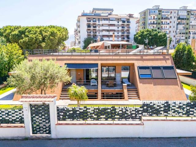 Esclusiva villa di 400 mq in vendita Via Alba Gulì, 14, Palermo, Sicilia