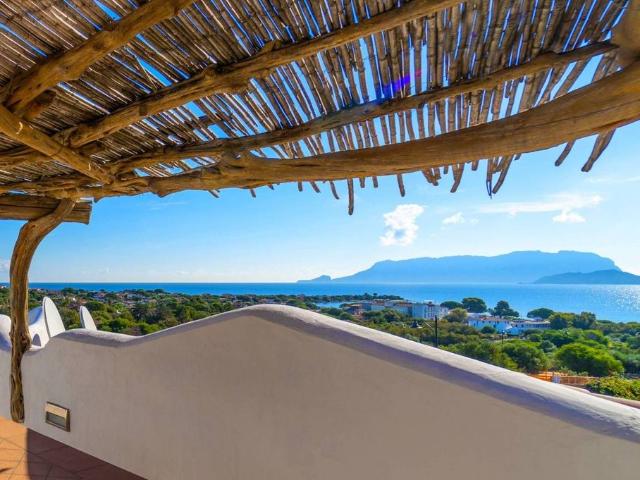 Esclusiva villa di 402 mq in vendita Via del Giglio, 13, Pittulongu, Sardegna