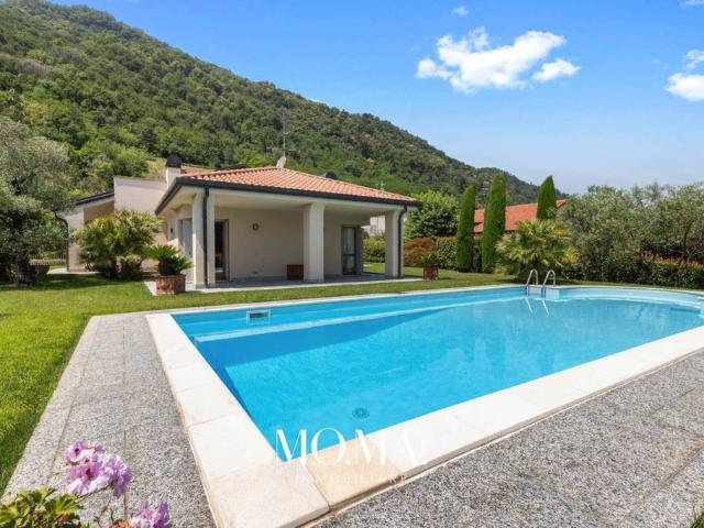 Prestigiosa villa di 411 mq in vendita Airuno, Italia