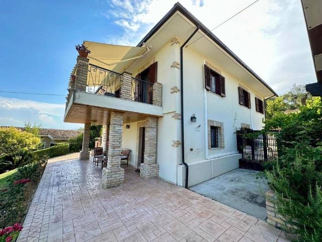 Esclusiva villa di 476 mq in vendita Srada Sant'Agnese, 74, Città Sant'Angelo, Abruzzo