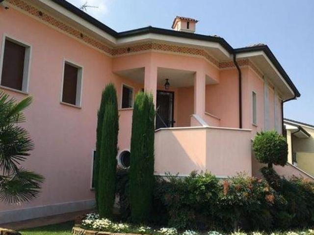 Esclusiva villa di 500 mq in vendita Suzzara, Italia