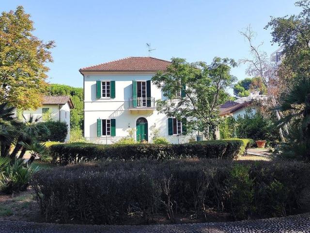 Esclusiva villa di 593 mq in vendita Viale Cesare Battisti, Riccione, Rimini, Emilia Romagna
