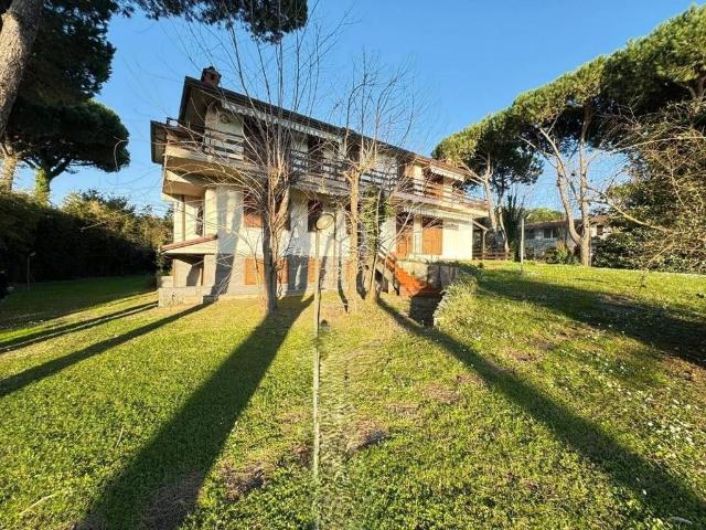 Esclusiva villa di 700 mq in vendita Via Ronchi, Massa, Toscana