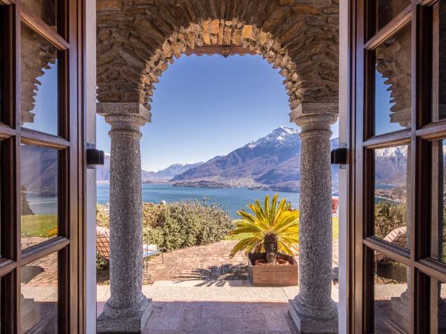 Esclusiva villa di 780 mq in vendita Dongo, Italia
