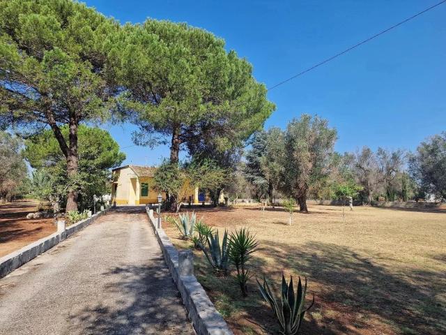 Esclusiva Villa di Campagna con Piscina vicino Oria – Puglia 135m² Oria