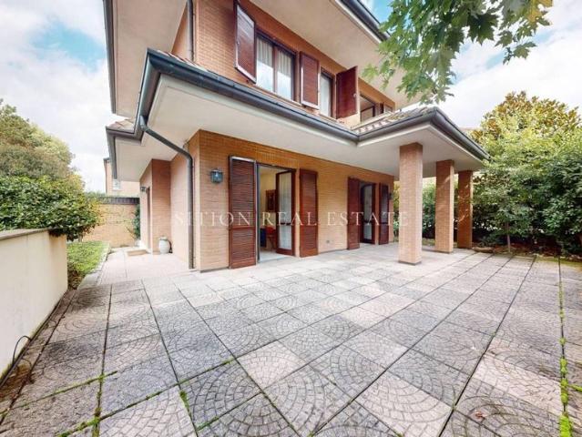 Prestigiosa villa di 249 mq in vendita, Via Giacomo Leopardi, 12, Arese, Lombardia