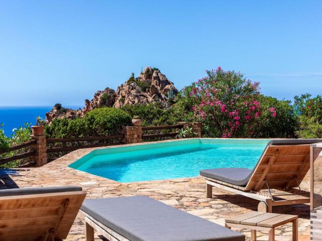 Esclusiva villa in vendita Via Li Nibbaroni, Costa Paradiso, Sardegna